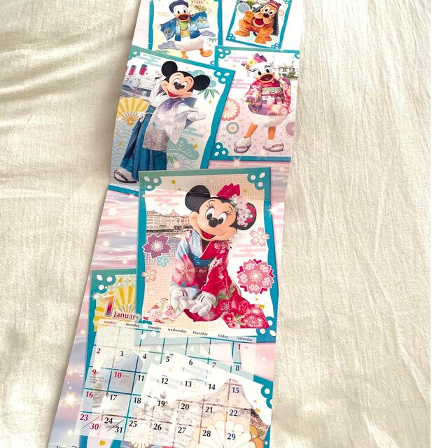 Disney(ディズニー)のファンダブルディズニー　カレンダー　2022 disney エンタメ/ホビーのおもちゃ/ぬいぐるみ(キャラクターグッズ)の商品写真