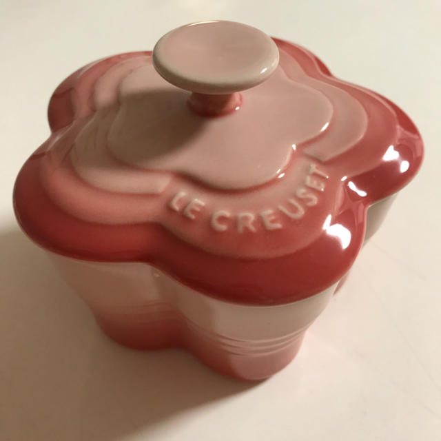 LE CREUSET(ルクルーゼ)のル・クルーゼ ココット（ピンク） インテリア/住まい/日用品のキッチン/食器(食器)の商品写真