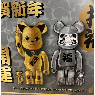 「BE@RBRICK BAPE 招き猫 金メッキ&達磨 銀メッキ100%&400 ... BE@RBRICK BAPE 招き猫 金メッキ&達磨 銀メッキ 100&400%