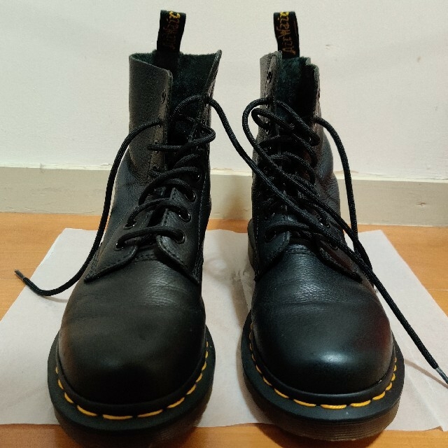 Dr.Martens(ドクターマーチン)のDr.Martens ドクターマーチン 8ホール ブーツ ブラック レディースの靴/シューズ(ブーツ)の商品写真