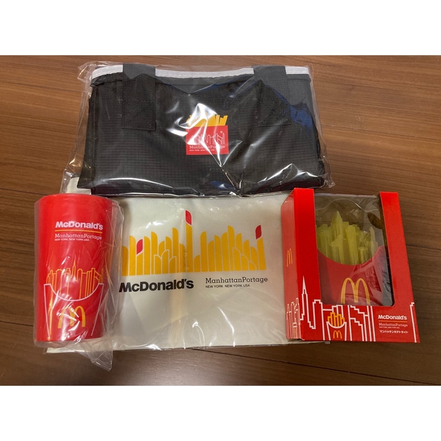 Manhattan Portage(マンハッタンポーテージ)のマクドナルド　2022年　福袋 グッズのみ　4点セット　マック　マクド　2022 エンタメ/ホビーのコレクション(ノベルティグッズ)の商品写真