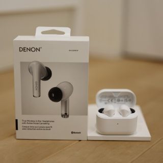 デノン(DENON)の極美品 DENON AH-C830NCW ホワイト 完全ワイヤレスイヤホン(ヘッドフォン/イヤフォン)