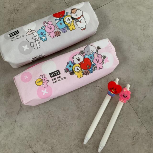 防弾少年団(BTS)(ボウダンショウネンダン)のBT21 ペンケース テテ ボールペン エンタメ/ホビーのおもちゃ/ぬいぐるみ(キャラクターグッズ)の商品写真