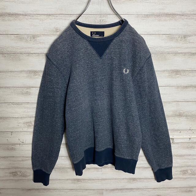 FRED PERRY(フレッドペリー)の【希少アイテム】フレッドペリー☆刺繍ワンポイントロゴ前Vスウェット入手困難 メンズのトップス(スウェット)の商品写真