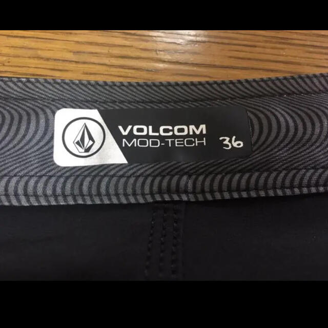 volcom(ボルコム)の未使用品！ボルコム　2020年モデル水着　36 メンズの水着/浴衣(水着)の商品写真