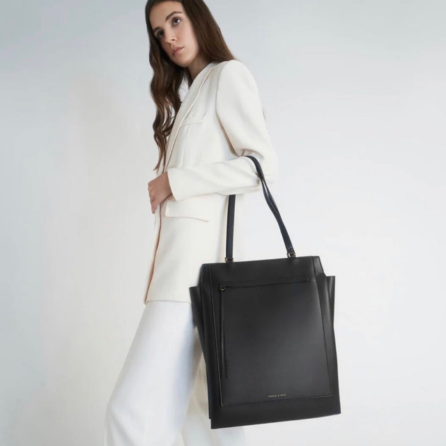 Charles and Keith(チャールズアンドキース)の【本日まで】CHARLES & KEITH  ジオメトリックトートバッグ レディースのバッグ(トートバッグ)の商品写真