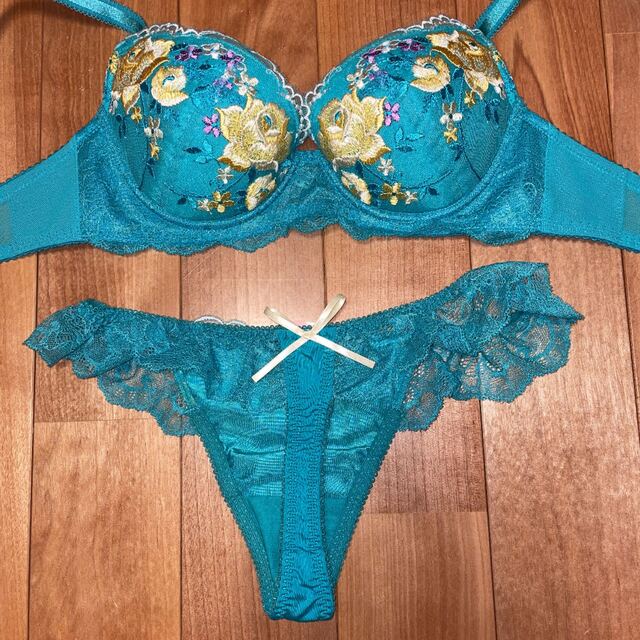 ☆新品未使用☆ワコール ルジェ ブラジャー(C70)+Tバック(M)