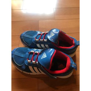 アディダス(adidas)のスニーカー(スニーカー)