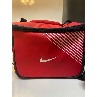 ナイキ(NIKE)の【ナイキ】保冷バッグ★赤　(弁当用品)