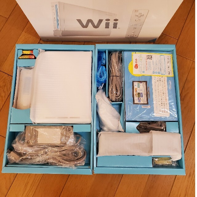 Wii(ウィー)の任天堂 Wii 本体 超美品 エンタメ/ホビーのゲームソフト/ゲーム機本体(家庭用ゲーム機本体)の商品写真