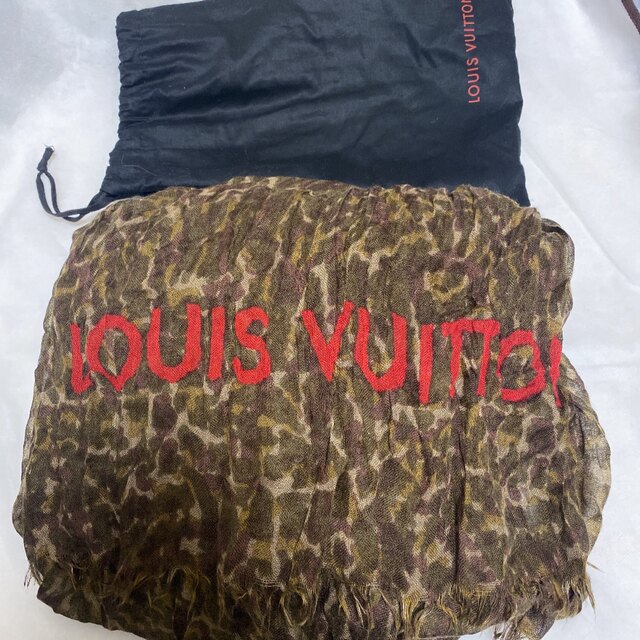 LOUIS VUITTON(ルイヴィトン)のLOUIS VUTTON  カシミヤシルクストール新品未使用 レディースのファッション小物(ストール/パシュミナ)の商品写真