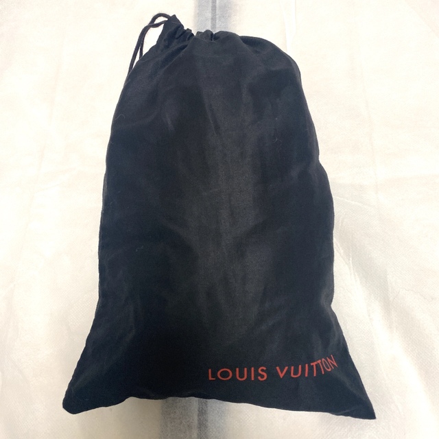 LOUIS VUITTON(ルイヴィトン)のLOUIS VUTTON  カシミヤシルクストール新品未使用 レディースのファッション小物(ストール/パシュミナ)の商品写真