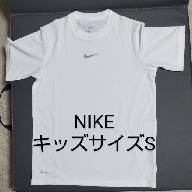 NIKE(ナイキ)の【NIKE】　白Tシャツ　キッズサイズ キッズ/ベビー/マタニティのキッズ服男の子用(90cm~)(Tシャツ/カットソー)の商品写真