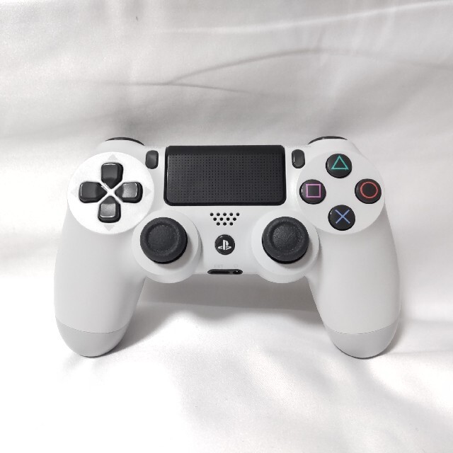 PlayStation4(プレイステーション4)のPS4 グレイシャーホワイト 薄型 CUH-2100A500GBモデル 美品 エンタメ/ホビーのゲームソフト/ゲーム機本体(家庭用ゲーム機本体)の商品写真