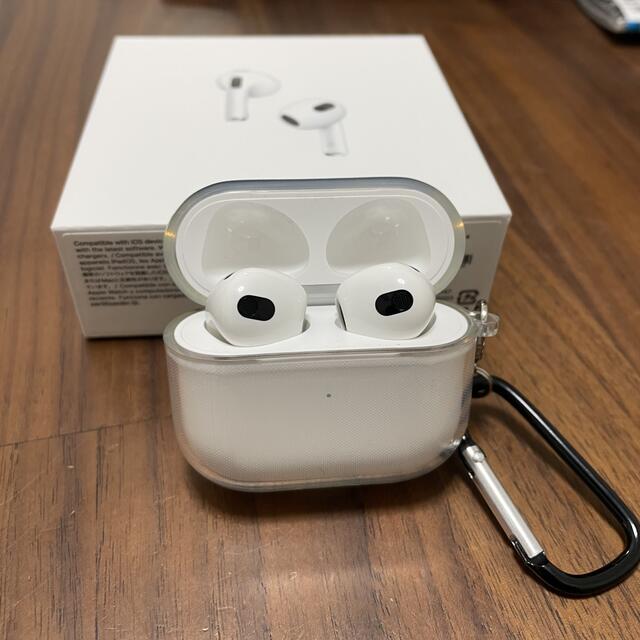 Apple(アップル)のアップル AirPods 第3世代 MME73J/A スマホ/家電/カメラのオーディオ機器(ヘッドフォン/イヤフォン)の商品写真