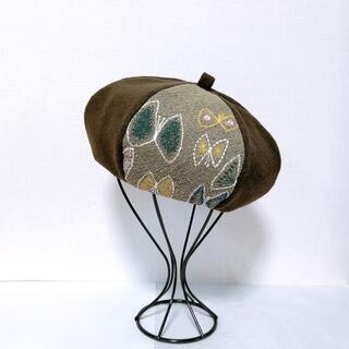 ミナペルホネン(mina perhonen)のカーキのスカイフラワーの6枚はぎベレー帽 ★ゆったりサイズ★ミナ　ハンドメイド(帽子)