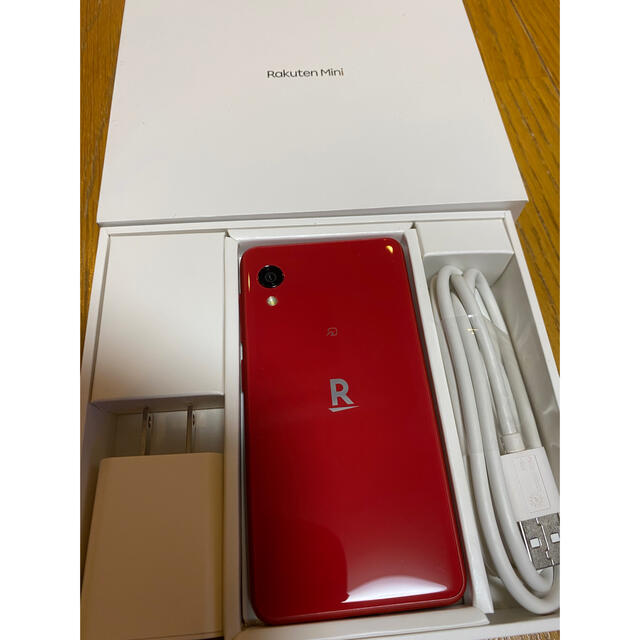 Rakuten(ラクテン)のRakutenMini レッド スマホ/家電/カメラのスマートフォン/携帯電話(スマートフォン本体)の商品写真