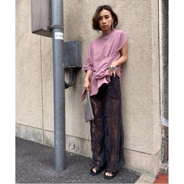 Ameri VINTAGE(アメリヴィンテージ)のAMERI MEDI EMBROIDERY TULLE PANTS グレー レディースのパンツ(カジュアルパンツ)の商品写真