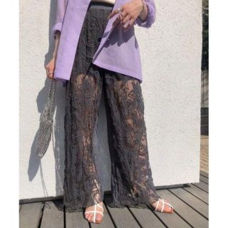 アメリヴィンテージ(Ameri VINTAGE)のAMERI MEDI EMBROIDERY TULLE PANTS グレー(カジュアルパンツ)