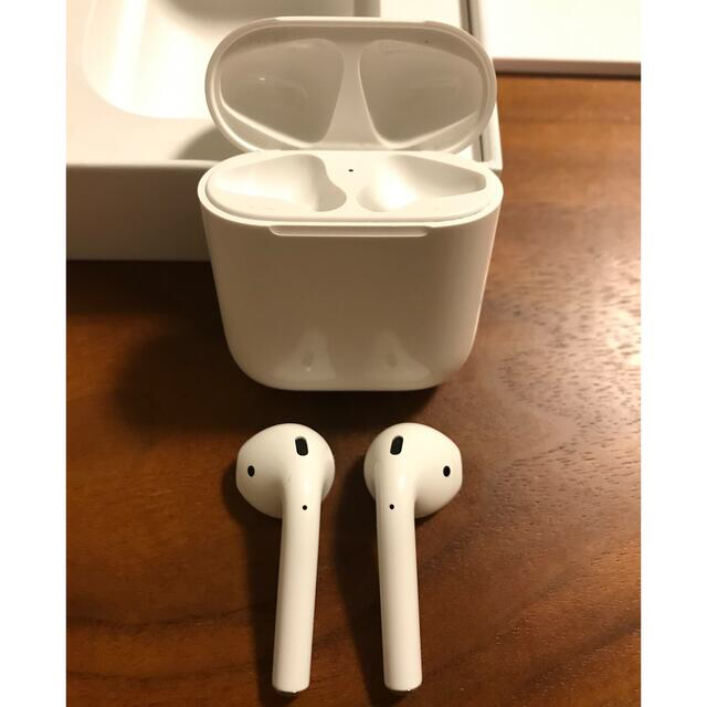 Apple(アップル)のAirPods 正規品 スマホ/家電/カメラのオーディオ機器(ヘッドフォン/イヤフォン)の商品写真