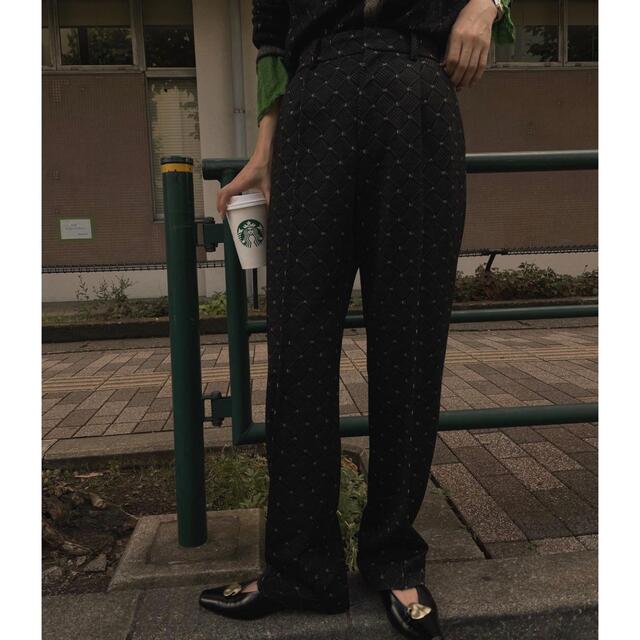 Ameri VINTAGE(アメリヴィンテージ)のAMERI VINTAGE GLITTER JACQUARD PANTS レディースのパンツ(カジュアルパンツ)の商品写真