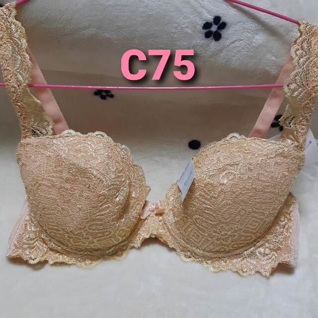 【匿名配送】ブラジャー C75 ベージュ ゴールド レース レディースの下着/アンダーウェア(ブラ)の商品写真