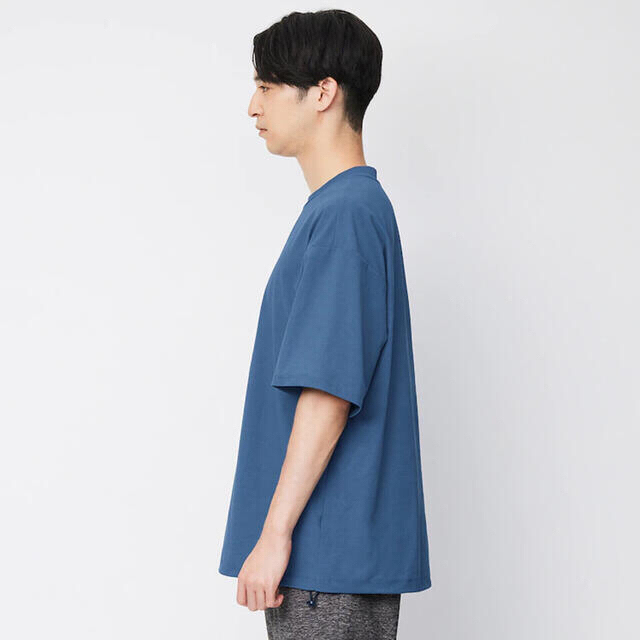 【新品・未開封】GU MEN ドライストレッチプルオーバー　ブルー〈XXL〉 メンズのトップス(Tシャツ/カットソー(半袖/袖なし))の商品写真