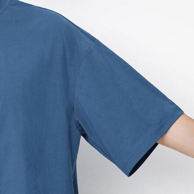 【新品・未開封】GU MEN ドライストレッチプルオーバー　ブルー〈XXL〉 メンズのトップス(Tシャツ/カットソー(半袖/袖なし))の商品写真