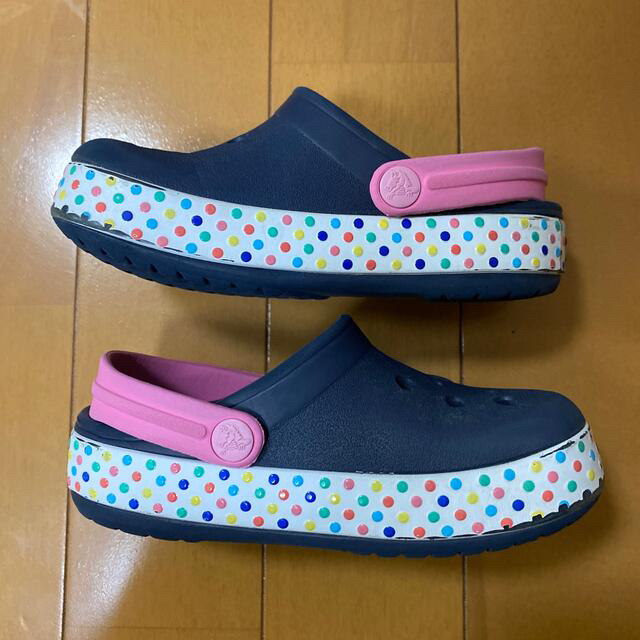 crocs(クロックス)のクロックス　キッズ キッズ/ベビー/マタニティのキッズ靴/シューズ(15cm~)(サンダル)の商品写真