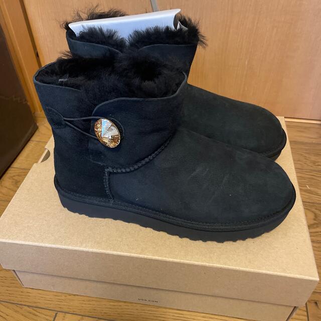 未使用☆UGG レディース ミニ ベイリー ボタン ブリング