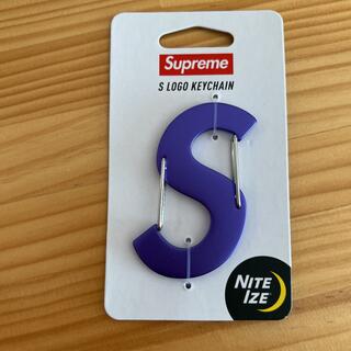 シュプリーム(Supreme)のSupreme Nite Ize S Logo Keychain Purple(キーホルダー)