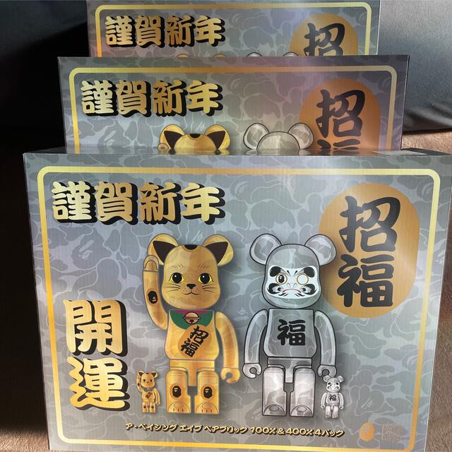 A BATHING APE(アベイシングエイプ)のBAPE BE@RBRICK 招き猫 達磨 ゴールド シルバー 400% ハンドメイドのおもちゃ(フィギュア)の商品写真