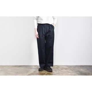 コモリ(COMOLI)のULTERIOR TWILL TUCKED MILITARY PANTS(ワークパンツ/カーゴパンツ)