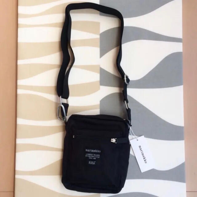 新品 marimekko CASH&CARRY ショルダーバッグ ブラック 4