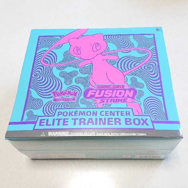 海外ポケモンセンター限定 エリートトレーナーボックス fusion strike エンタメ/ホビーのトレーディングカード(Box/デッキ/パック)の商品写真