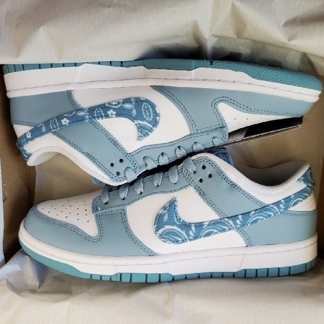 NIKE(ナイキ)のNIKE WMNS DUNK LOW ESS PAISLEY Blue 27cm レディースの靴/シューズ(スニーカー)の商品写真