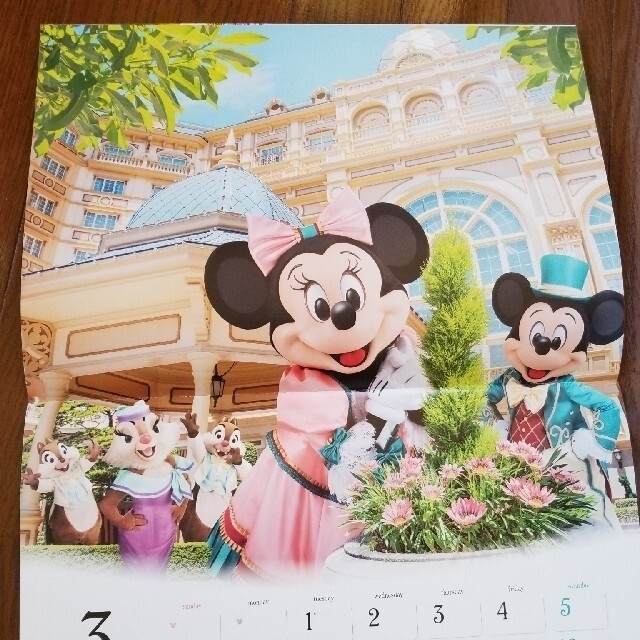 Disney(ディズニー)の【非売品】ディズニーリゾート(オリエンタルランド)　2022 カレンダー エンタメ/ホビーのおもちゃ/ぬいぐるみ(キャラクターグッズ)の商品写真