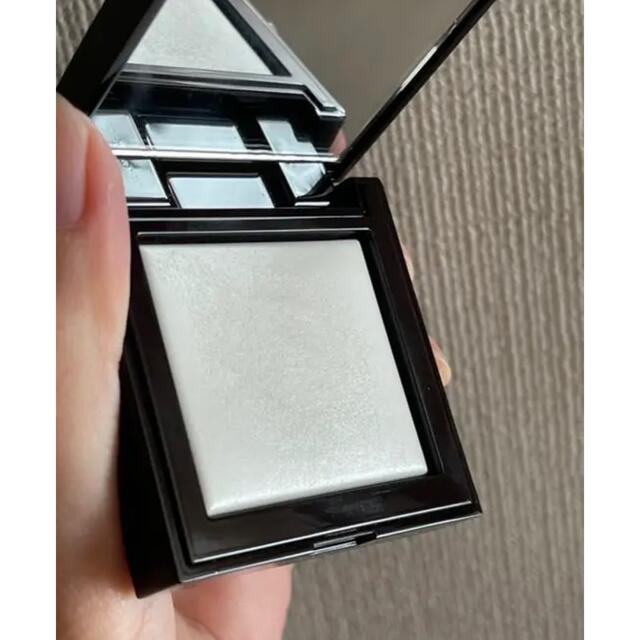 laura mercier(ローラメルシエ)のシークレット ブラーリング パウダー フォー アンダー アイズ コスメ/美容のベースメイク/化粧品(アイシャドウ)の商品写真