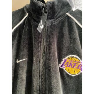 ナイキ(NIKE)のnike Lakers velours track jacket (ナイロンジャケット)