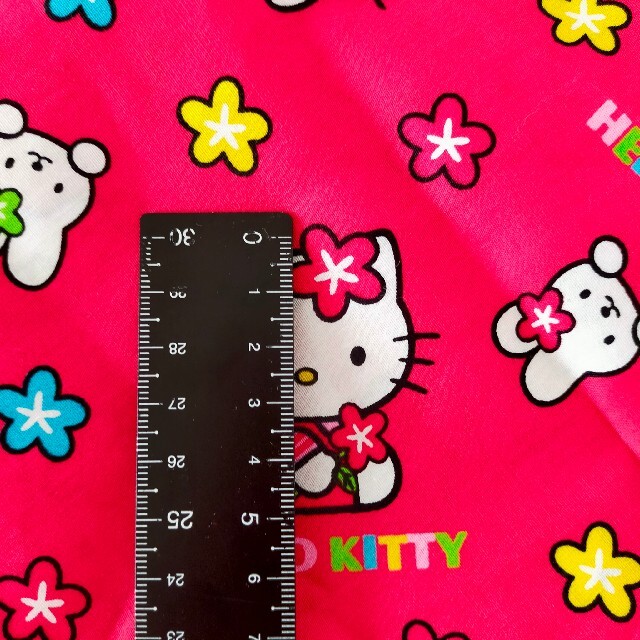 キティちゃん　生地　110cm幅×100cm ハンドメイドの素材/材料(生地/糸)の商品写真