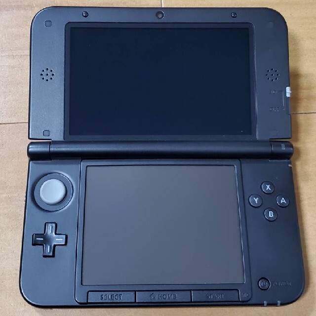 3DSLL  本体(箱付)＋別売充電器＋タッチペン+ソフト10個