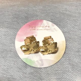 花びらピアス　チタンポスト(ピアス)