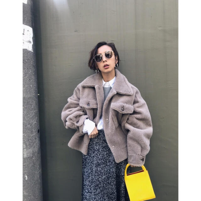 Ameri VINTAGE(アメリヴィンテージ)のAMERI VINTAGE  OVER SIZE ECO MOUTON COAT レディースのジャケット/アウター(ムートンコート)の商品写真