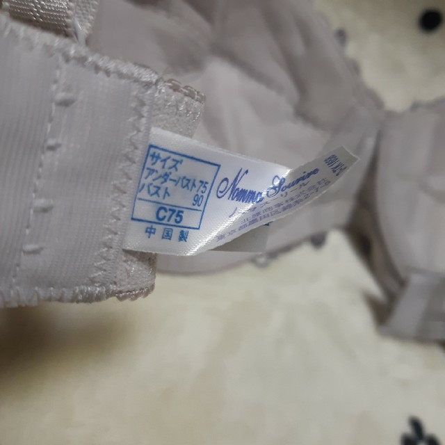 【匿名配送】ブラジャー C75 シルバー グレー 花柄 チェック レディースの下着/アンダーウェア(ブラ)の商品写真