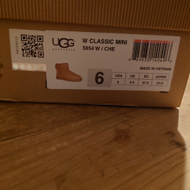 UGG(アグ)のUGG クラシックミニ　23cm　定価本体価格22000円 レディースの靴/シューズ(ブーツ)の商品写真