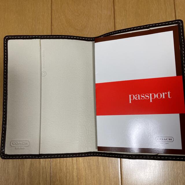 COACH(コーチ)のCOACHパスポートケース インテリア/住まい/日用品の日用品/生活雑貨/旅行(旅行用品)の商品写真