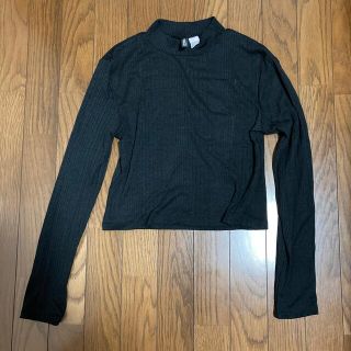 エイチアンドエム(H&M)のH&M ショート丈 長袖トップス 黒(Tシャツ(長袖/七分))