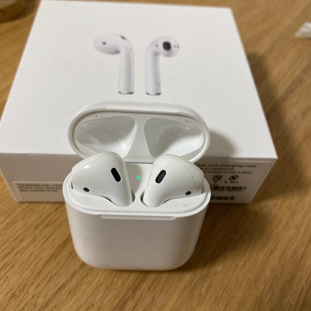 Apple(アップル)のAPPLE MMEF2J/A AirPods スマホ/家電/カメラのオーディオ機器(ヘッドフォン/イヤフォン)の商品写真