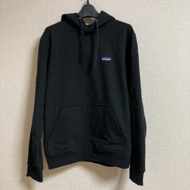 トップス極美品　patagonia パーカー　S 黒