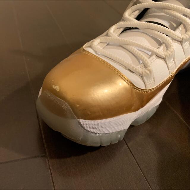 NIKE(ナイキ)のAIR JORDAN 11 LOW 白×金　28cm メンズの靴/シューズ(スニーカー)の商品写真